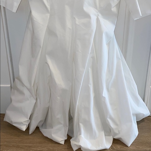 New Classic White Dress - Picture 4 of 7